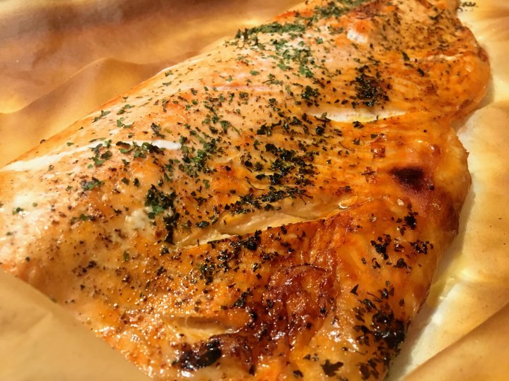 Filet de saumon grillé aux herbes (2)